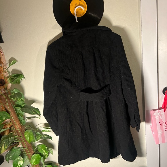 George Overcoat - Picture 2 of 4